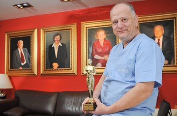 Il prof.Nikica Gabrić e la Clinica Svjetlost hanno vinto l'Oscar durante il Live Surgery Simposio